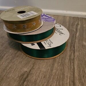 Elegant Green and Gold Ribbon Set